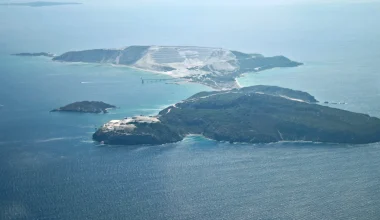 Εκκενώνει από κατοίκους τις νησίδες του Αιγαίου η κυβέρνηση δήθεν για «να προστατέψει το οικοσύστημα»: «Γεμίζει» με Ίμια το Αρχιπέλαγος