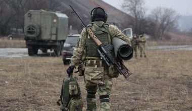 Υπουργείο Άμυνας Ρωσίας: «Οι ρωσικές Ένοπλες Δυνάμεις χρησιμοποίησαν για πρώτη φορά το επίγειο drone-καμικάζι “Βάτραχος”»