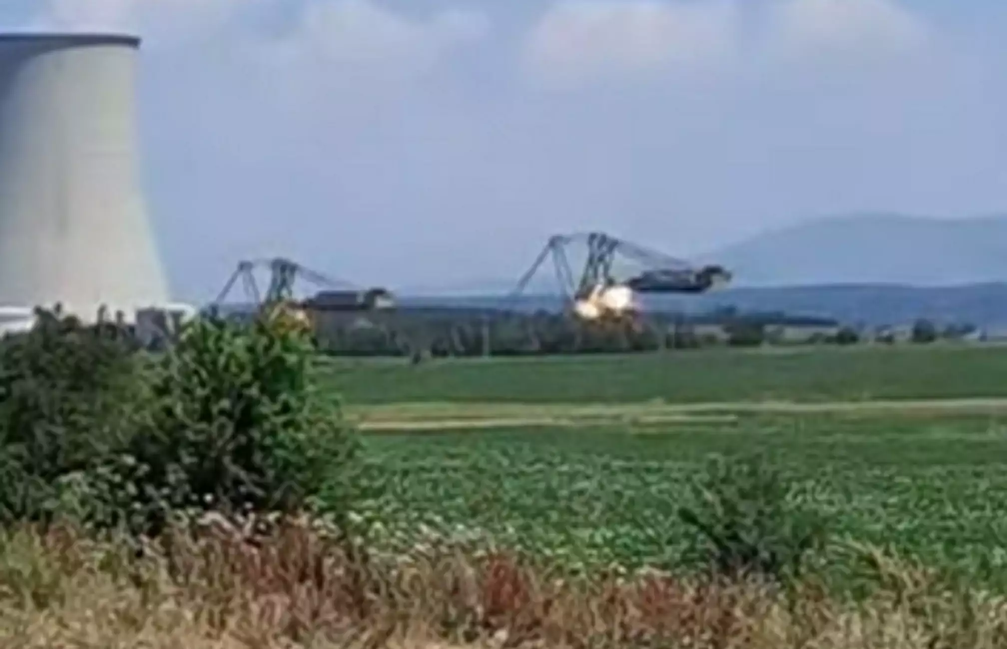 Κοζάνη: Δείτε τη στιγμή που ανατινάζουν με εκρηκτικά τους ταινιόδρομους μεταφοράς τέφρας στον ΑΗΣ Καρδιάς (βίντεο)