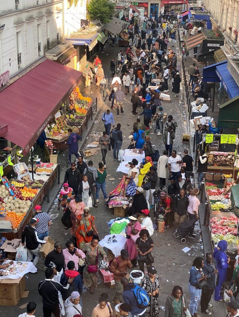 «Άβατο» για τους Γάλλους το Παρίσι: Γειτονιές ολόκληρες έχουν κατακλυστεί από παράνομους μετανάστες