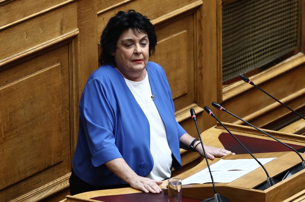 Λ.Κανέλλη: Οι πρώτες δηλώσεις μετά το ατύχημα που είχε στο στούντιο του ΑΝΤ1 – «Χτύπησα το πόδι και το πλευρό μου»