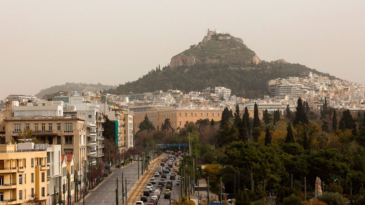 Αποπνικτικός ο καιρός σήμερα με σκόνη και υψηλές θερμοκρασίες – Το θερμόμετρο θα φτάσει ακόμη και τους 39 βαθμούς