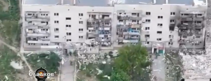 Ρώσοι στρατιωτικοί εισέβαλαν στις θέσεις των ουκρανικών Ενόπλων Δυνάμεων στην Κρασνοχόριβκα (βίντεο)