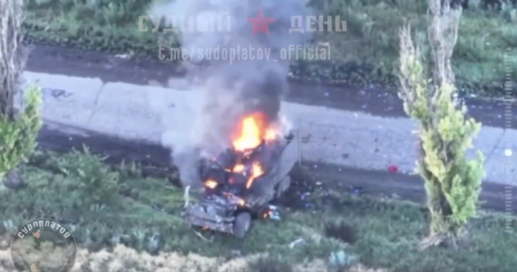 Ρωσικά FPV VT-40 «διαλύουν» ουκρανικό τεθωρακισμένο MaxxPro (βίντεο)