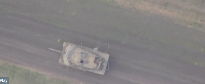 Βίντεο: O ρωσικός στρατός κατέστρεψε ουκρανικό άρμα μάχης κοντά στην Πομπιέντα