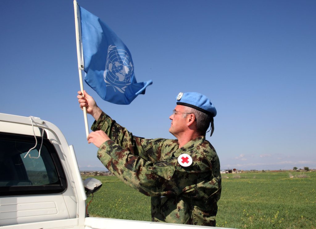 Η ΟΥΝΦΙΚΥΠ στήνει τέντες για παράνομους μετανάστες στην Πράσινη Γραμμή