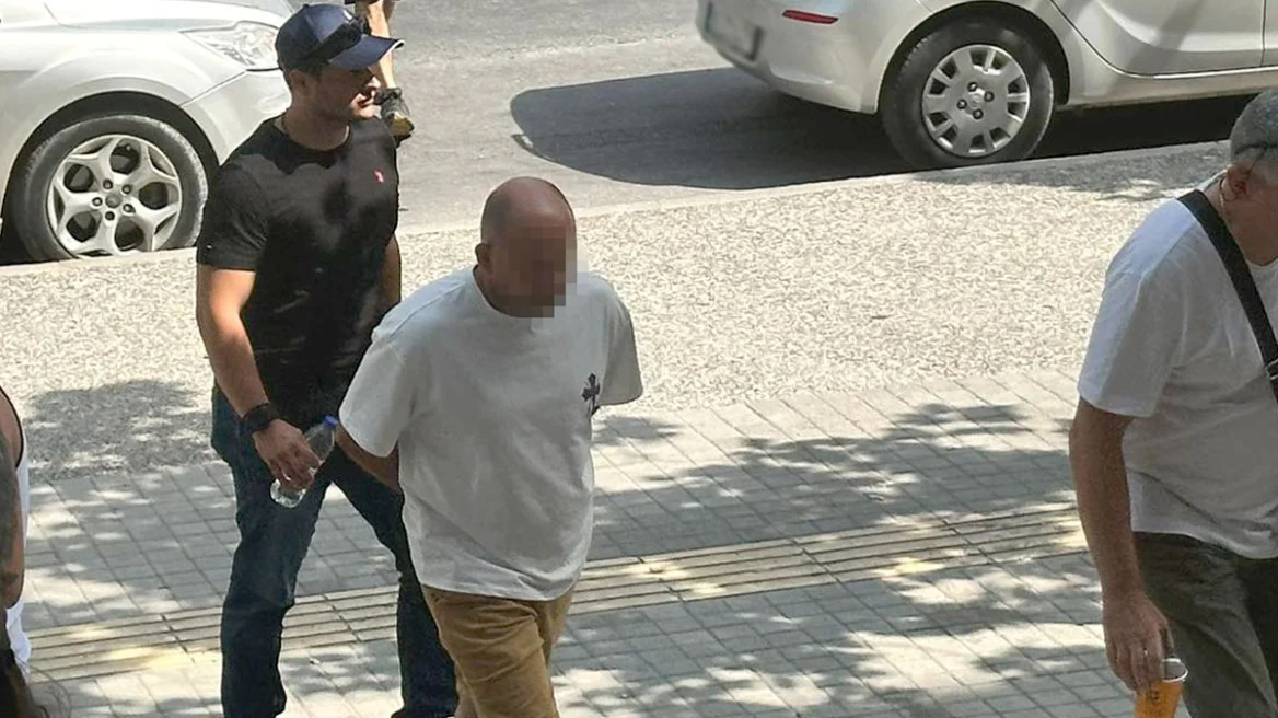 Θεσσαλονίκη: Στον ανακριτή ο 41χρονος που εμβόλισε τη μοτοσυκλέτα της 35χρονης εν διαστάσει συζύγου του – «Θόλωσε το μυαλό μου»