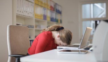 Αυτά είναι τα επαγγέλματα που σε κάνουν πιο δυστυχισμένο – Τι έδειξε μελέτη του Χάρβαρντ