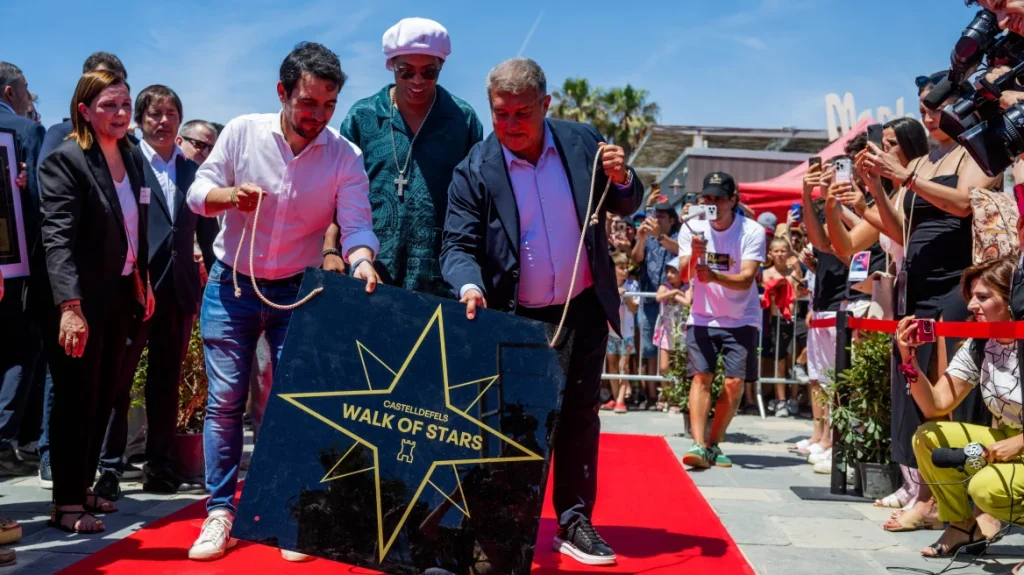 Ροναλντίνιο: Έγινε ο πρώτος άνθρωπος που τιμήθηκε στη «λεωφόρο των αστεριών» στο Καστελντέφελς