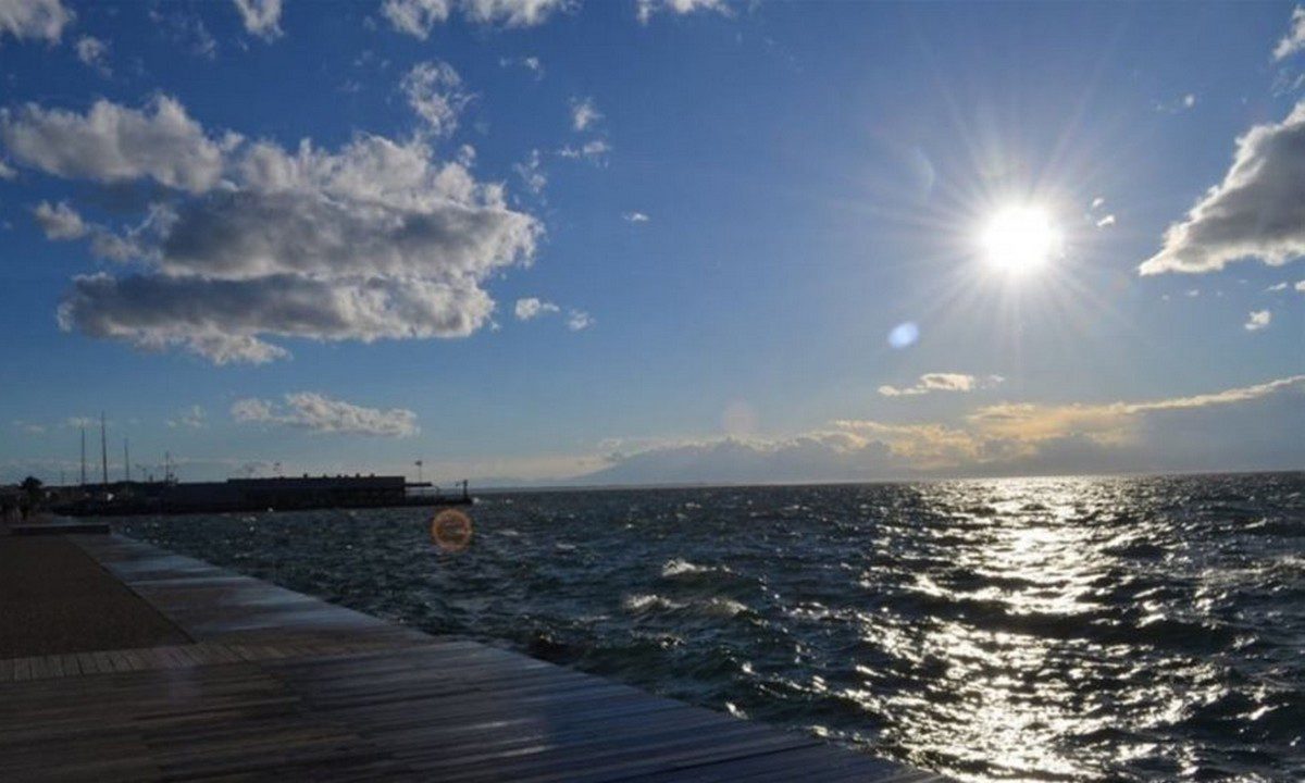 Καιρός: Ηλιοφάνεια και σχεδόν 40αρια πάλι σήμερα – Δείτε αναλυτικά