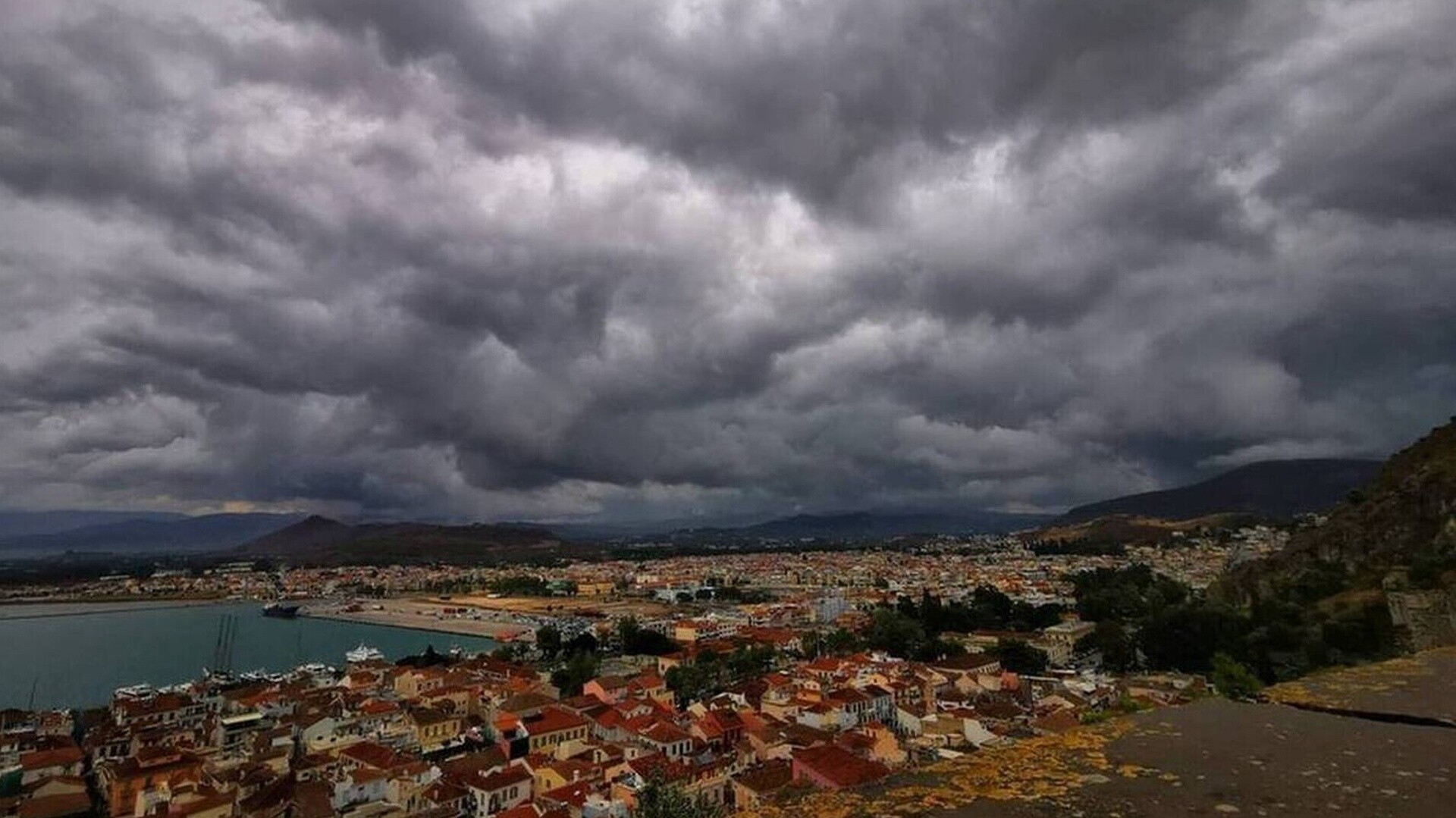 «Χαλάει» ο καιρός τις επόμενες μέρες – Πού αναμένονται βροχές και καταιγίδες