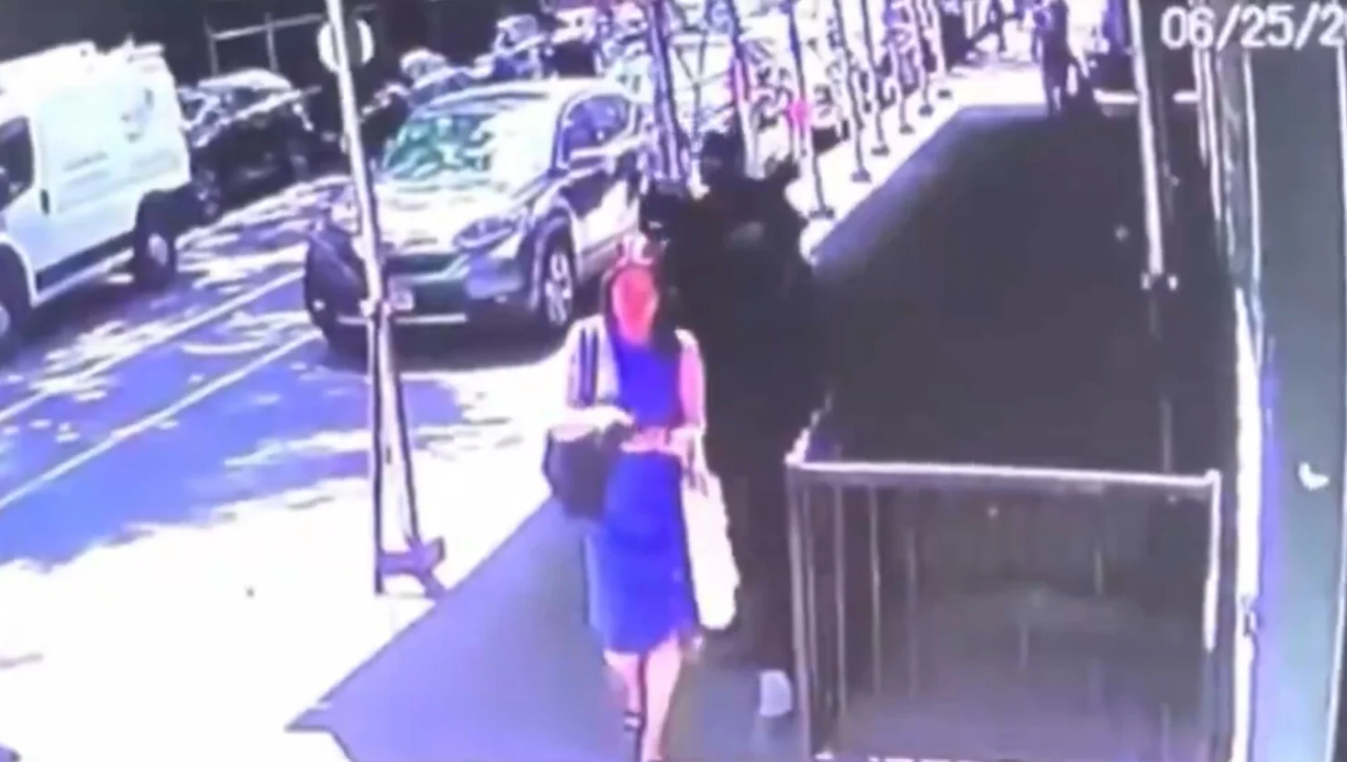 Νέα Υόρκη: Ξυλοκόπησαν γυναίκα με ρόπαλα μέρα μεσημέρι – Δείτε βίντεο 