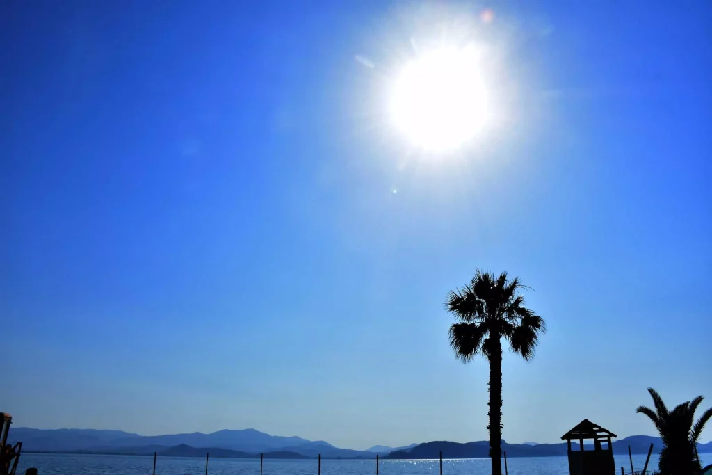 Καιρός: Zέστη σήμερα σε όλη τη χώρα – Που θα βρέξει