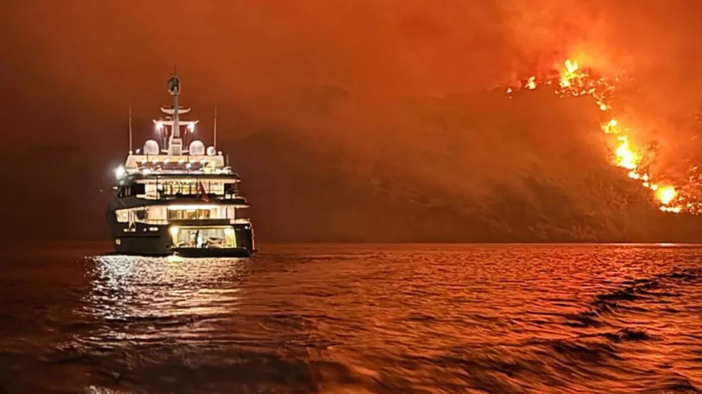 Φωτιά στην Ύδρα: Ποινική δίωξη σε βάρος των 8 από το Καζακστάν για ηθική αυτουργία σε εμπρησμό