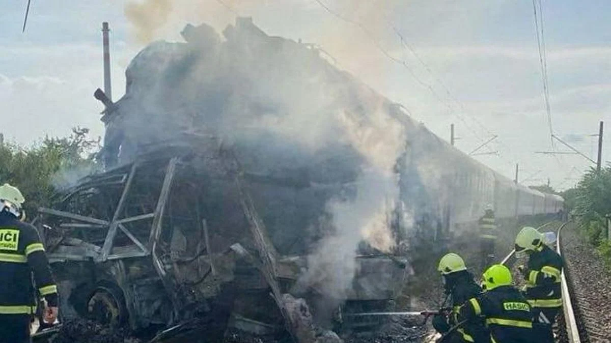 Σλοβακία: Σύγκρουση αμαξοστοιχίας με λεωφορείο – Έξι νεκροί και πέντε τραυματίες