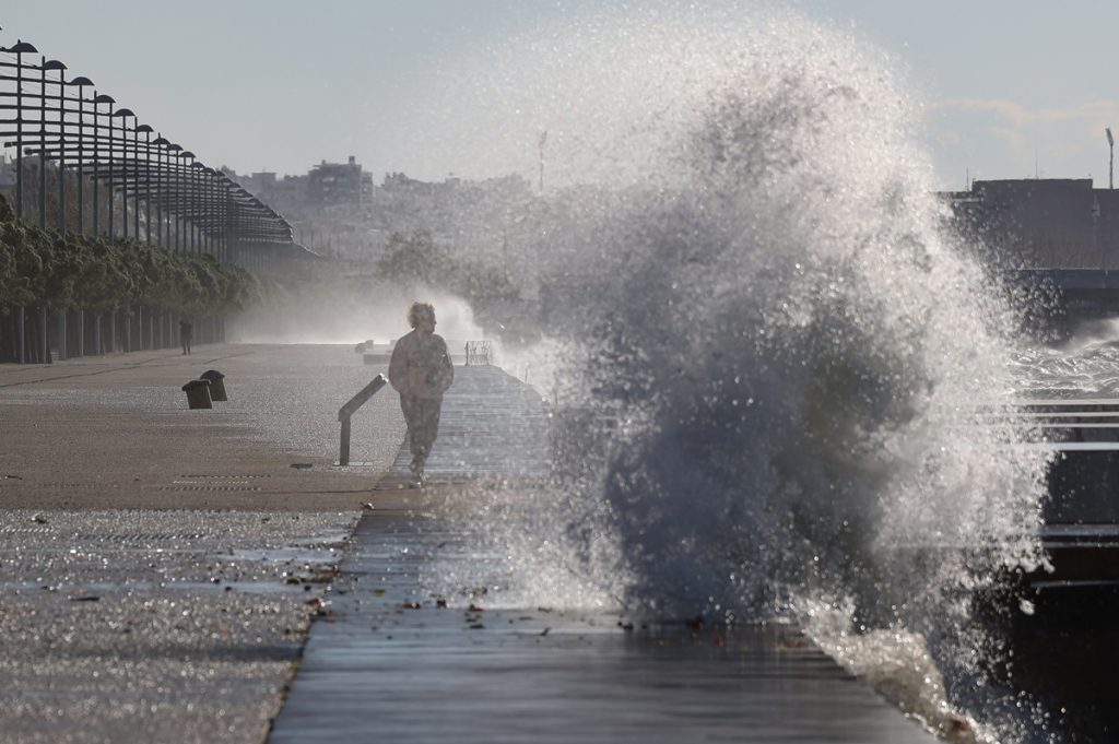 Ο καιρός σήμερα: Ξεπέρασαν τα 100 χλμ/ώρα οι ριπές του ανέμου στο Αιγαίο (πίνακας)