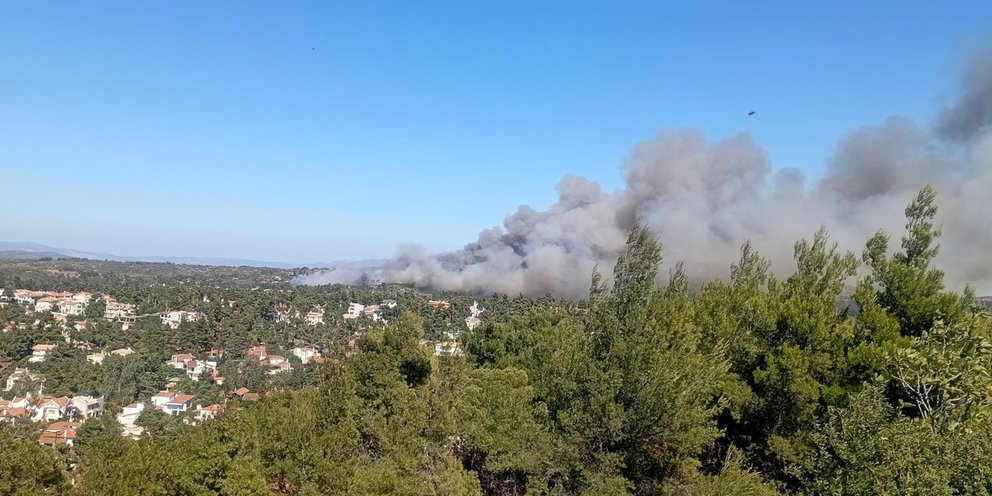 Έκτακτες κυκλοφοριακές ρυθμίσεις στη Σταμάτα λόγω της φωτιάς