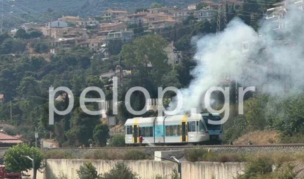 Φωτιά σε βαγόνι του προαστιακού στην Ακράτα – Εκκενώθηκε άμεσα
