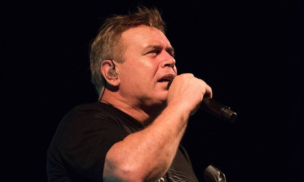 Στο νοσοκομείο ο τραγουδιστής Μανώλης Λιδάκης – Ακύρωσε όλες τις συναυλίες του