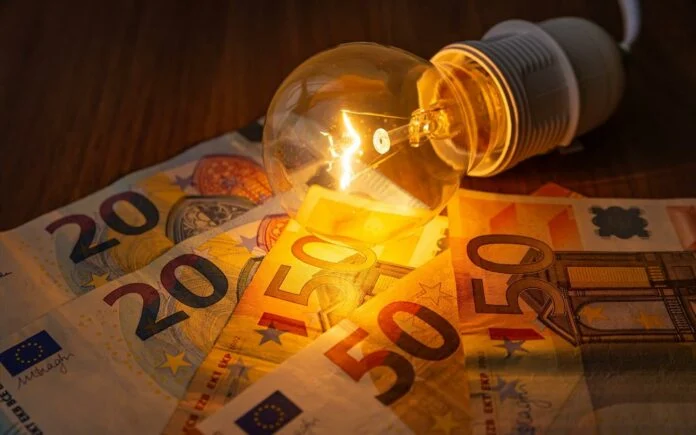 Οι νέες τιμές στα πράσινα τιμολόγια ρεύματος – Από 13,5 έως 20,5 λεπτά οι χρεώσεις