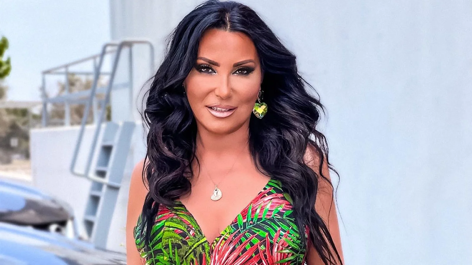 Δεν είναι η Beyonce… είναι η Ποπάρα: Τόπλες στην Κρήτη η Μαλλιωτάκη