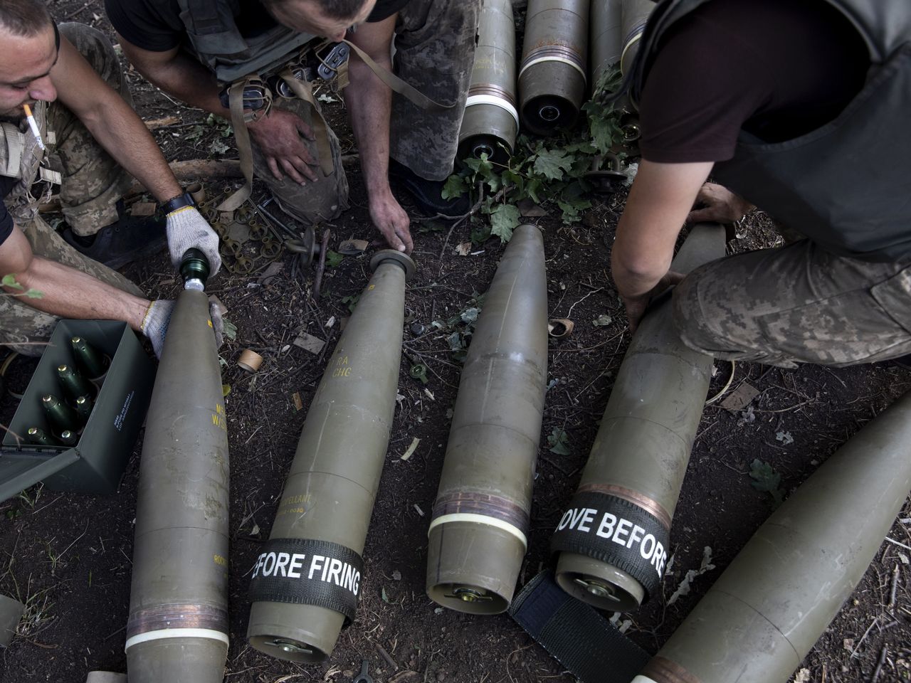 Βίντεο: Πυρομαχικά από τη Βόρεια Κορέα εκρήγνυνται στα χέρια Ρώσων στρατιωτών (σκληρές εικόνες)