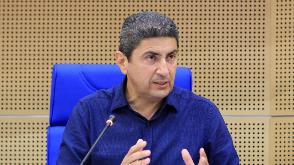 Τι λέει ο υπάλληλος του «Ελ. Βενιζέλος» για τον Λ.Αυγενάκη: «Μου τράβηξε το τηλέφωνο και πέταξε μια καρέκλα κάτω»