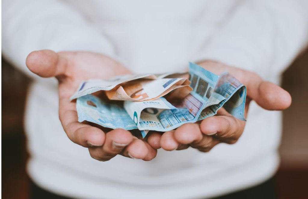 Οικονομία: Tι θα γίνει με το έκτακτο επίδομα των συνταξιούχων – Πότε θα πληρωθεί το επίδομα προσωπικής διαφοράς