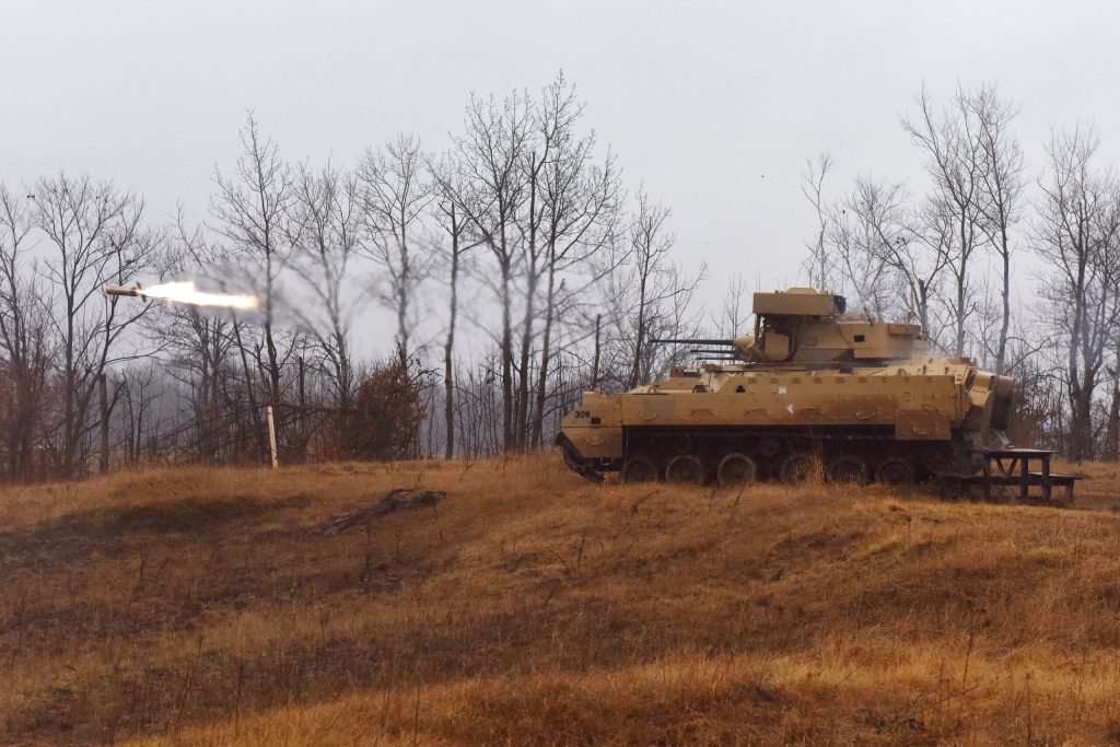 Βίντεο: Η στιγμή που ρωσικό FPV drone πλήττει ΤΟΜΑ Bradley στη Γεβγένιβκα