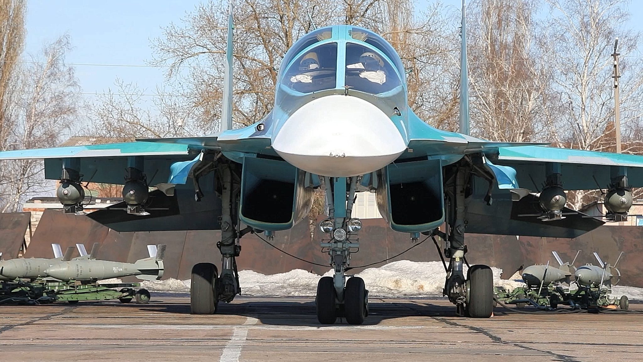 Ουκρανία: Ρωσικό Su-34 ρίχνει βόμβα αέρος FAB-3000 τριών τόνων με κιτ ...
