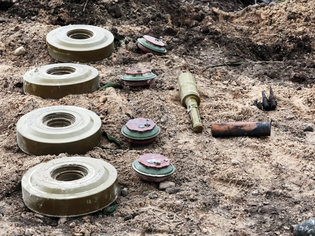 Με drones οι ρωσικές δυνάμεις «στρώνουν» ναρκοπέδια κοντά στο Μπαχμούτ (βίντεο)