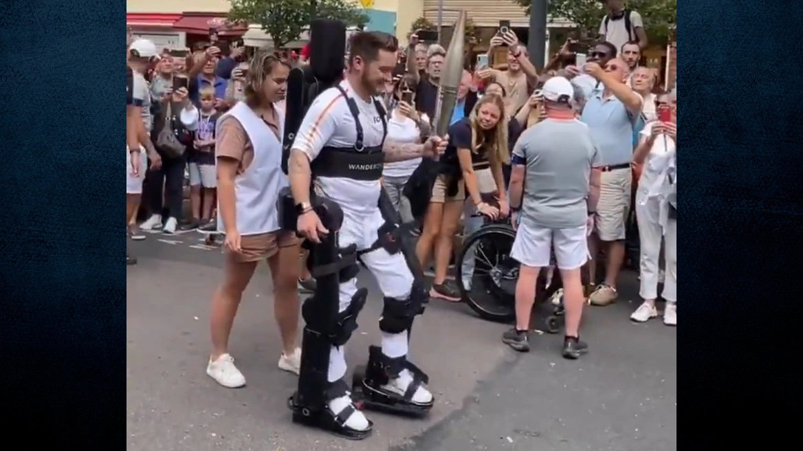 Παρίσι: Τι είναι και πώς λειτουργεί ο εξωσκελετός με τον οποίο περπάτησε ξανά παραπληγικός αθλητής (βίντεο)