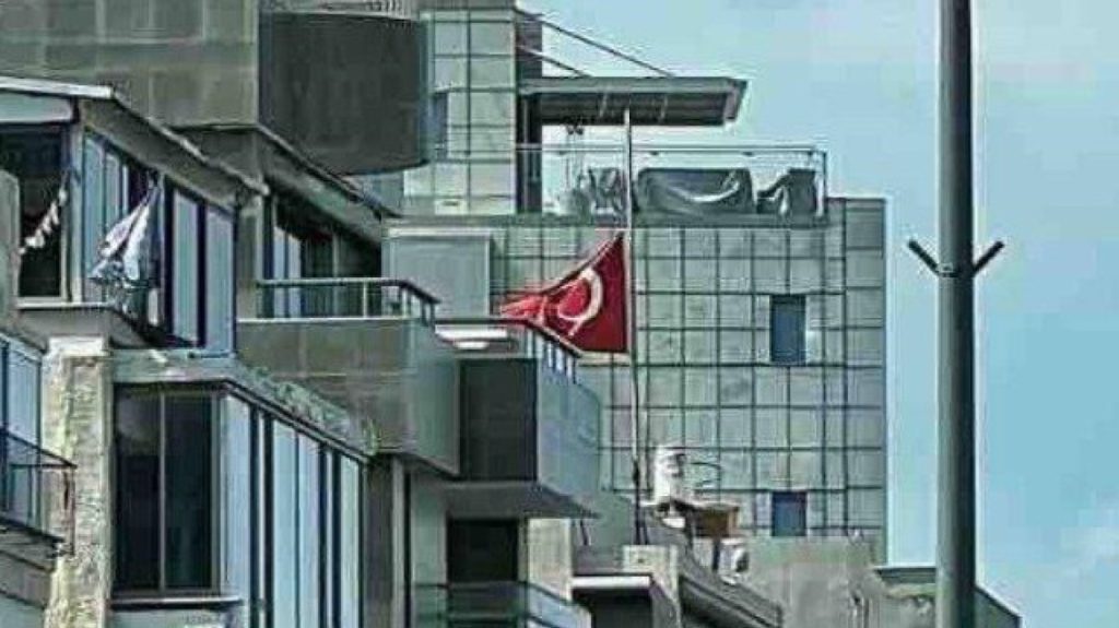 Ισραήλ: Εξηγήσεις ζητά η κυβέρνηση για τη μεσίστια σημαία στην πρεσβεία της Τουρκίας προς τιμήν του Χανίγια