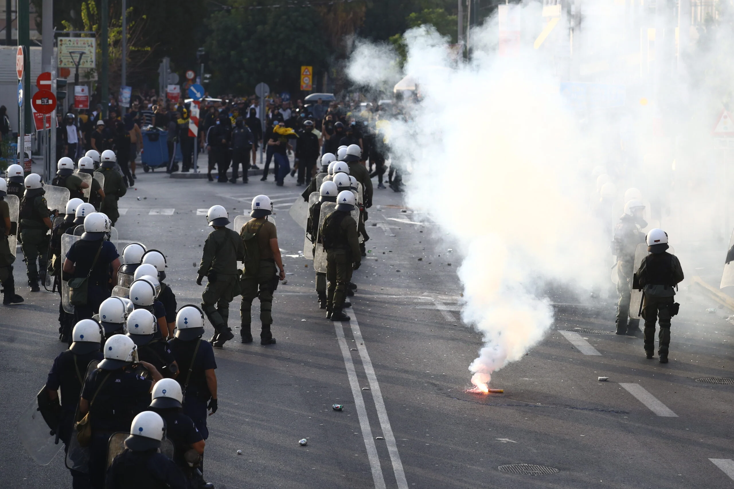 Νέα Φιλαδέλφεια: Ένταση μεταξύ οπαδών της ΑΕΚ και της ΕΛ.ΑΣ – 11 προσαγωγές