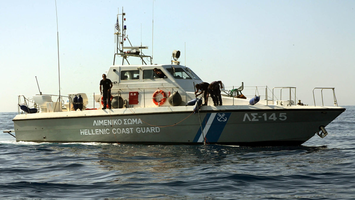 Κρήτη: Τουρίστρια κολυμπούσε εξαντλημένη σε δύσβατο παραθαλάσσιο σημείο – Σώθηκε από σκάφος του Λιμενικού