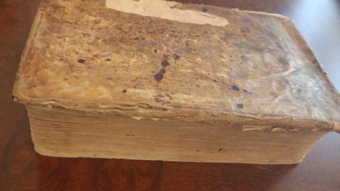 Σπάνια Καινή Διαθήκη από το 1565 μ.Χ. ανακαλύφθηκε σε αποθήκη στην Ελασσόνα (φωτο)