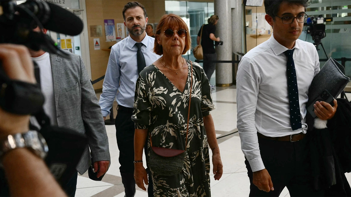 Γαλλία: Η Ζιζέλ Πελικό «ξαναζεί» τους βιασμούς της μέσα από βίντεο που προβάλλονται κατά τη διάρκεια της δίκης