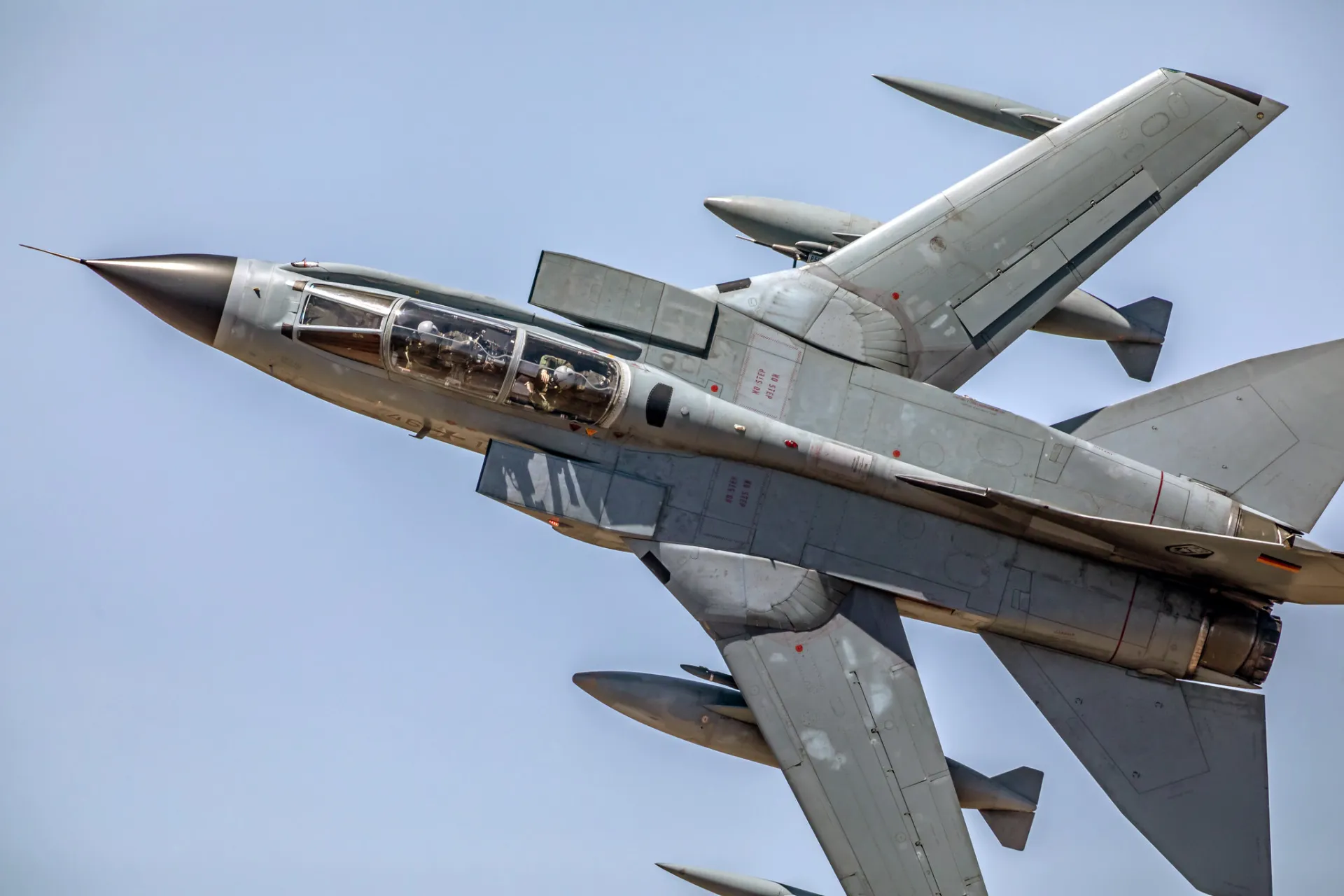 Ανησυχία: Φωτογράφησαν Tornado της Luftwaffe να φέρουν πυρηνικές βόμβες Β61 στις ΗΠΑ