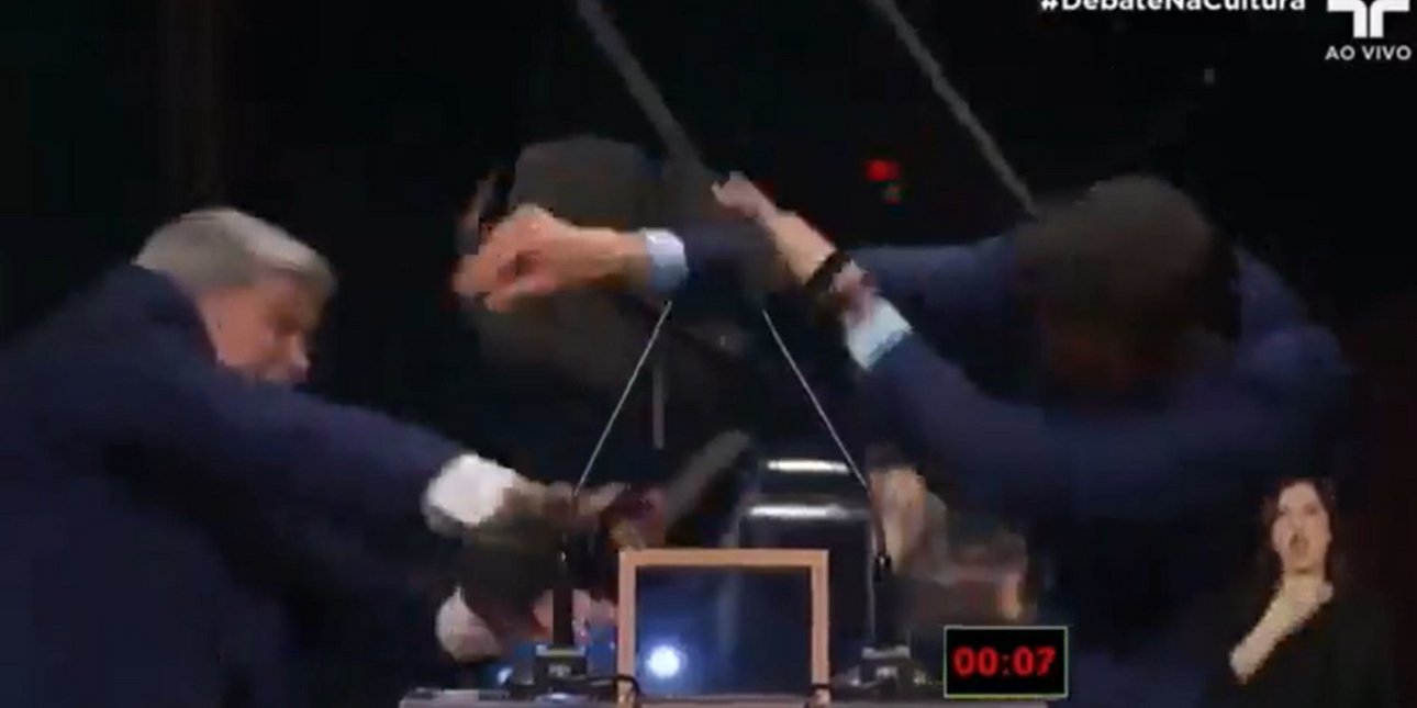 Βραζιλία: Υποψήφιος δήμαρχος χτύπησε με καρέκλα τον πολιτικό του αντίπαλο – Δείτε βίντεο