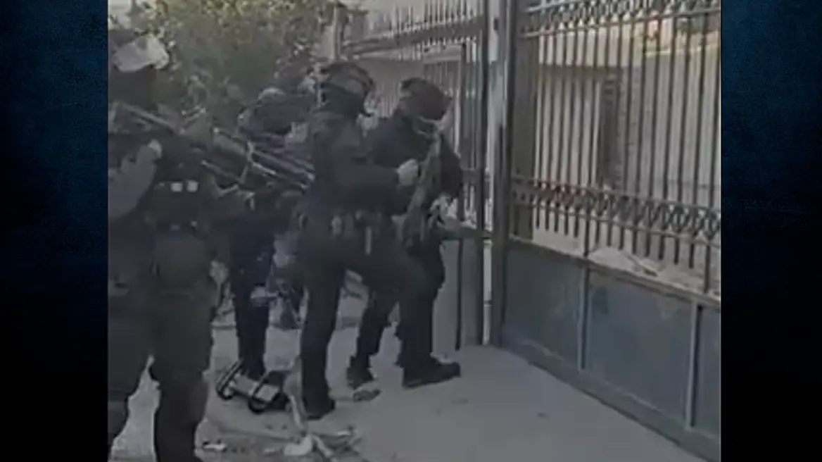 Αστυνομική επιχείρηση στη Δυτική Αττική: Συνελήφθησαν έξι Ρομά και κατασχέθηκαν πιστόλια (βίντεο)