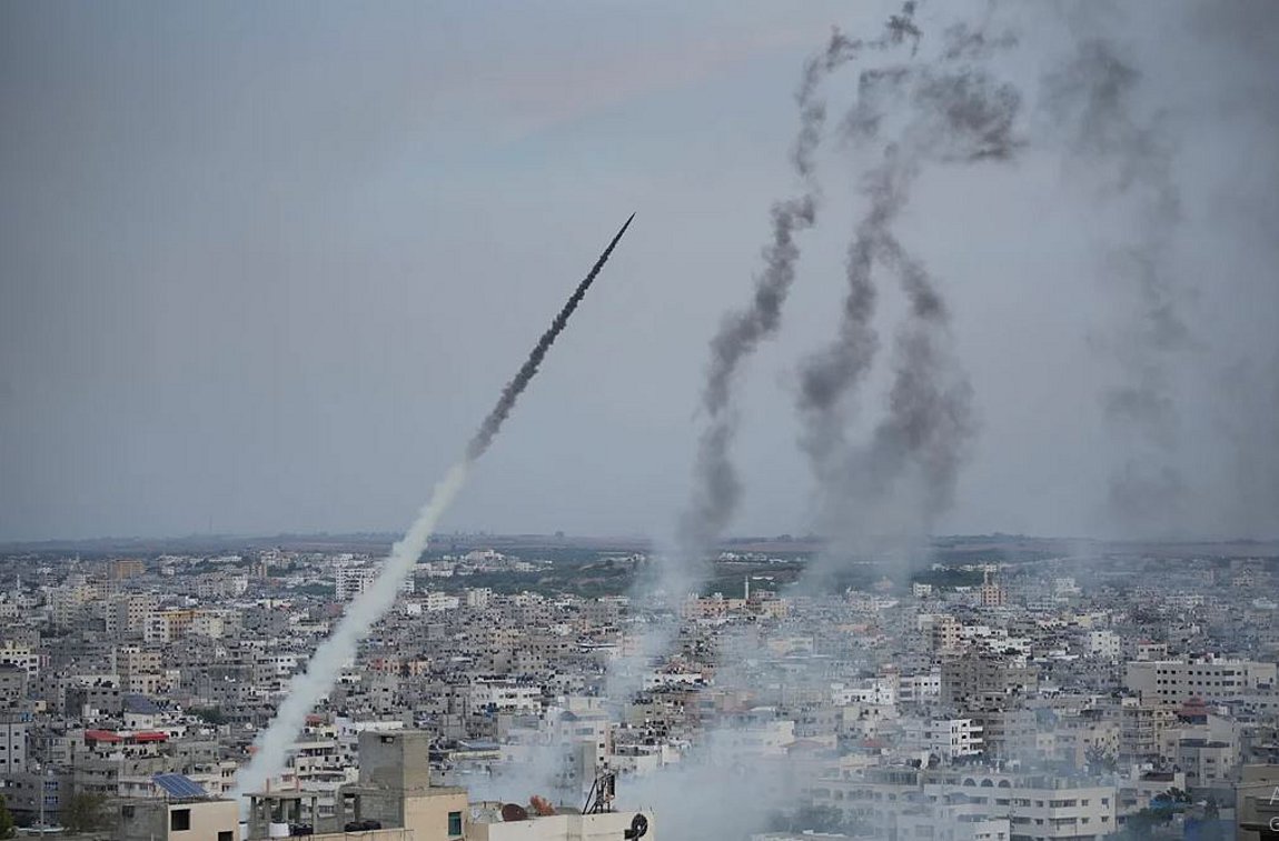 Πάνω από 240 πυραύλους εκτόξευσε η Χεζμπολάχ κατά του Ισραήλ σήμερα