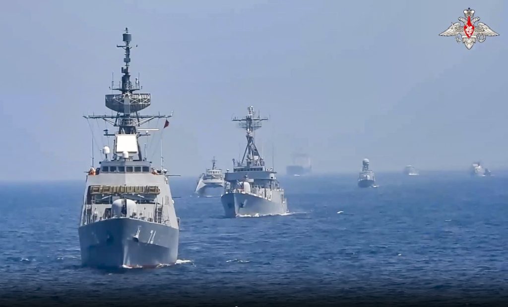 Ασκήσεις ανθυποβρυχιακού πολέμου διεξήγαγαν πολεμικά πλοία της Ρωσίας και της Κίνας