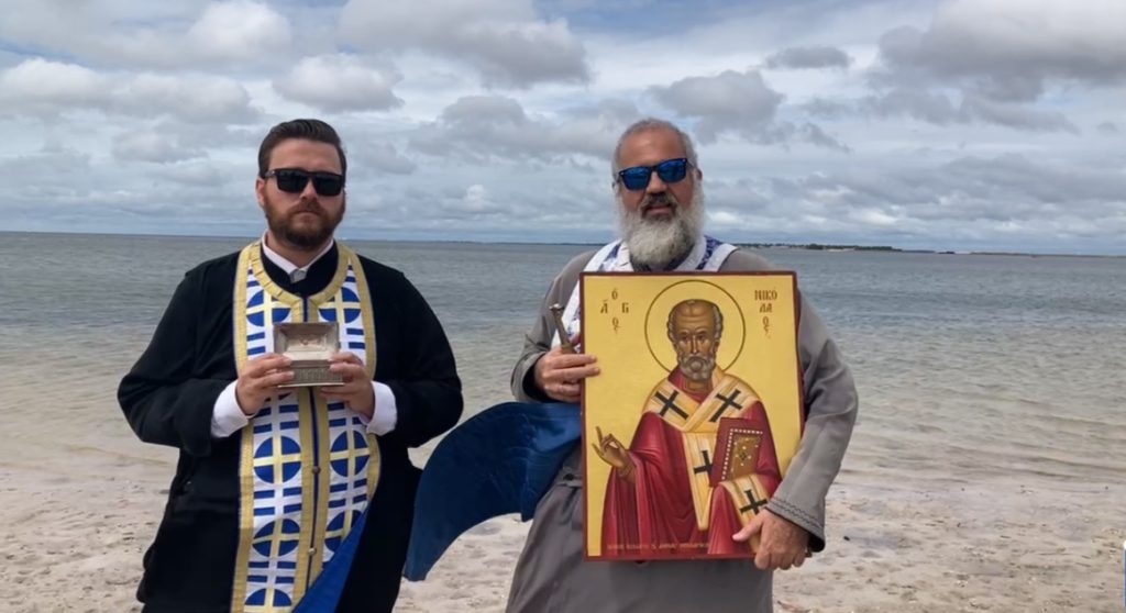 Iερείς προσευχήθηκαν στον Άη-Νικόλα και το Τάρπον Σπρίνγκς που σχεδόν δεν άγγιξε ο τυφώνας Μίλτον