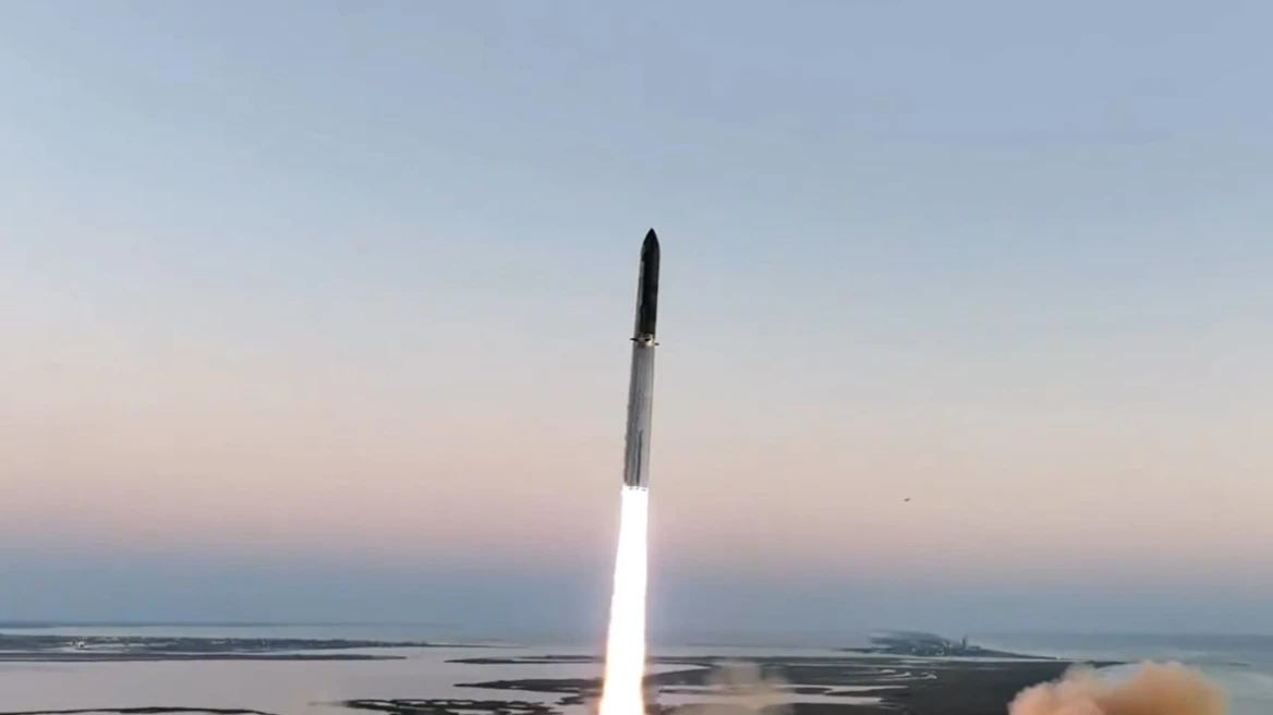 Ιστορική πρώτη για το Starship του Ε.Μασκ: Ανακτήθηκε κατά την προσγείωσή του από τις ειδικές δαγκάνες του πύργου (βίντεο)