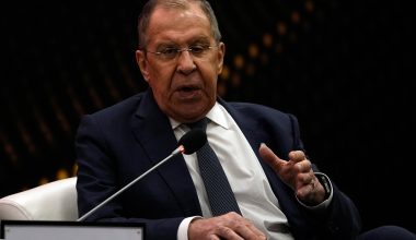 Lavrov kikelt Törökország ellen: "török fegyvereket használnak az oroszok megölésére"