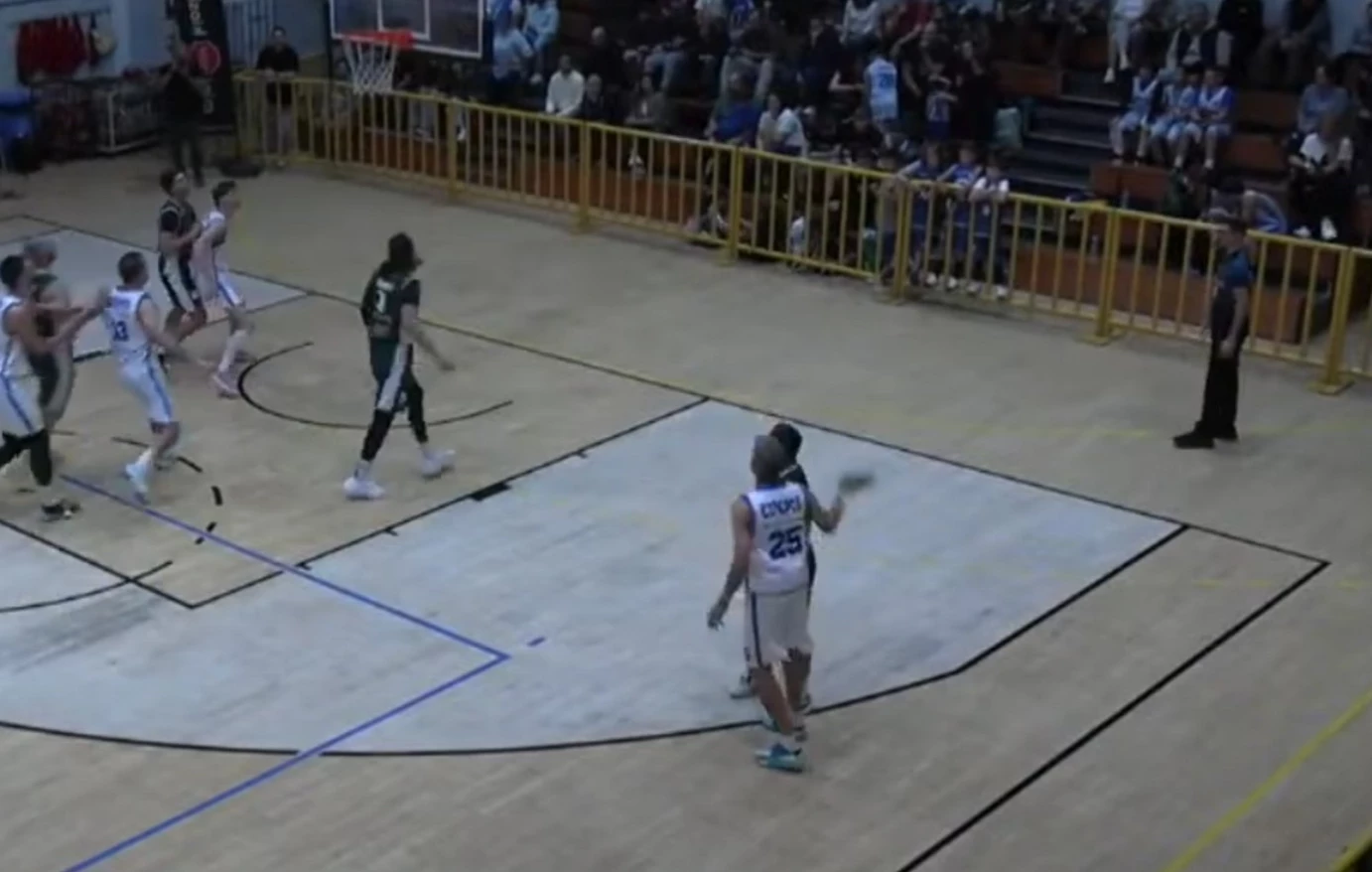 Γ.Γκαγκαλούδης: Αστόχησε σε τρίποντο και έριξε σφαλιάρα σε αντίπαλο (βίντεο)