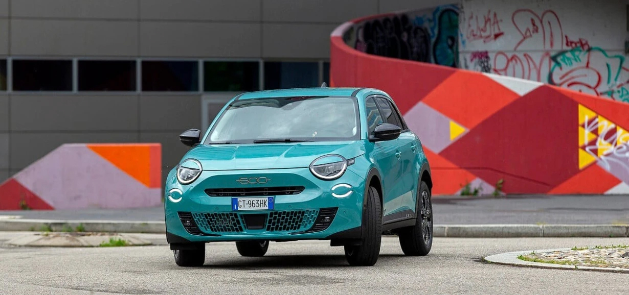 Διαθέσιμο με €25.500 το νέο FIAT 600 Hybrid με τους 136 PS