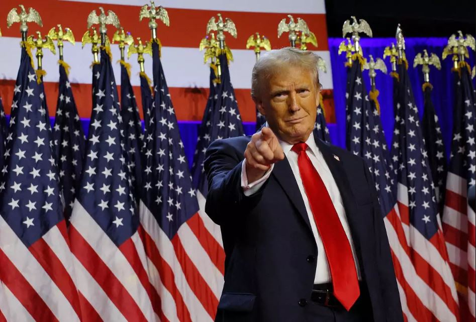 «Σκύλοι» ρομπότ ελέγχουν εξονυχιστικά την έπαυλη που μένει ο Ν.Τραμπ για λόγους ασφαλείας (βίντεο)