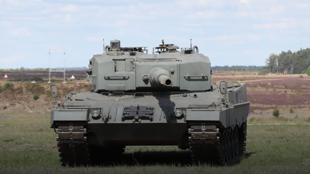 Οι Ρώσοι επισκεύασαν αιχμαλωτισμένο άρμα μάχης Leopard 2A4 και το χρησιμοποιούν κατά των Ουκρανών! (βίντεο)