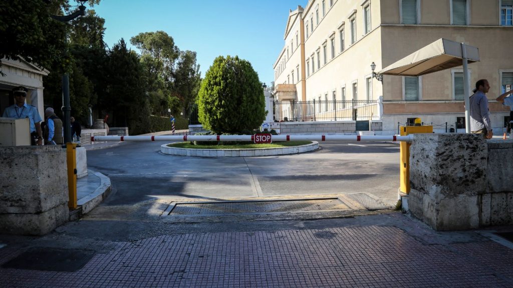 Αστυνομικός της Βουλής: Πόσους ακόμα τέτοιους κρύβει το «σάπιο» ελληνικό πολιτικό σύστημα;